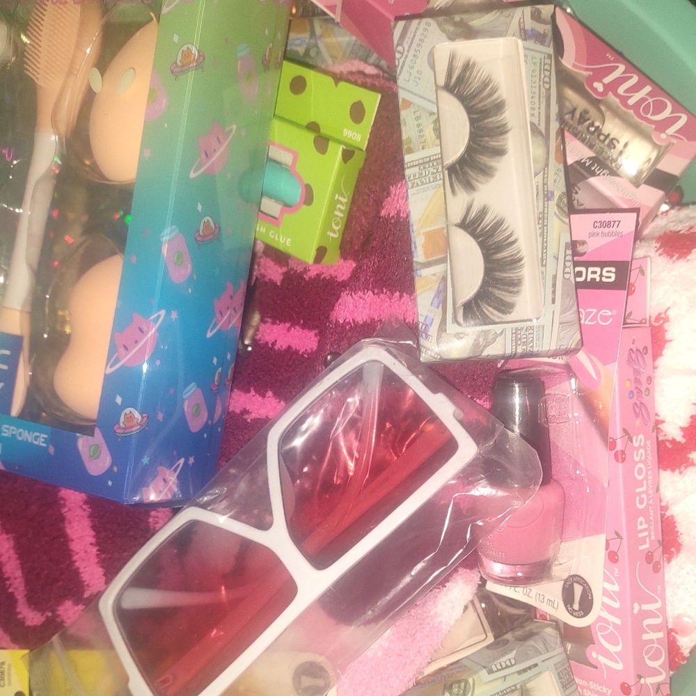 Surprise Beauty & Accessories Scoops !